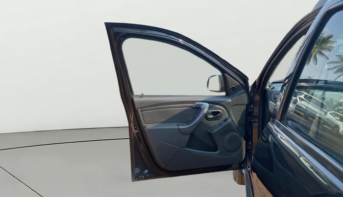 2014 Renault Duster RXE PETROL, Petrol, Manual, 1,47,587 km, LHS Front Door