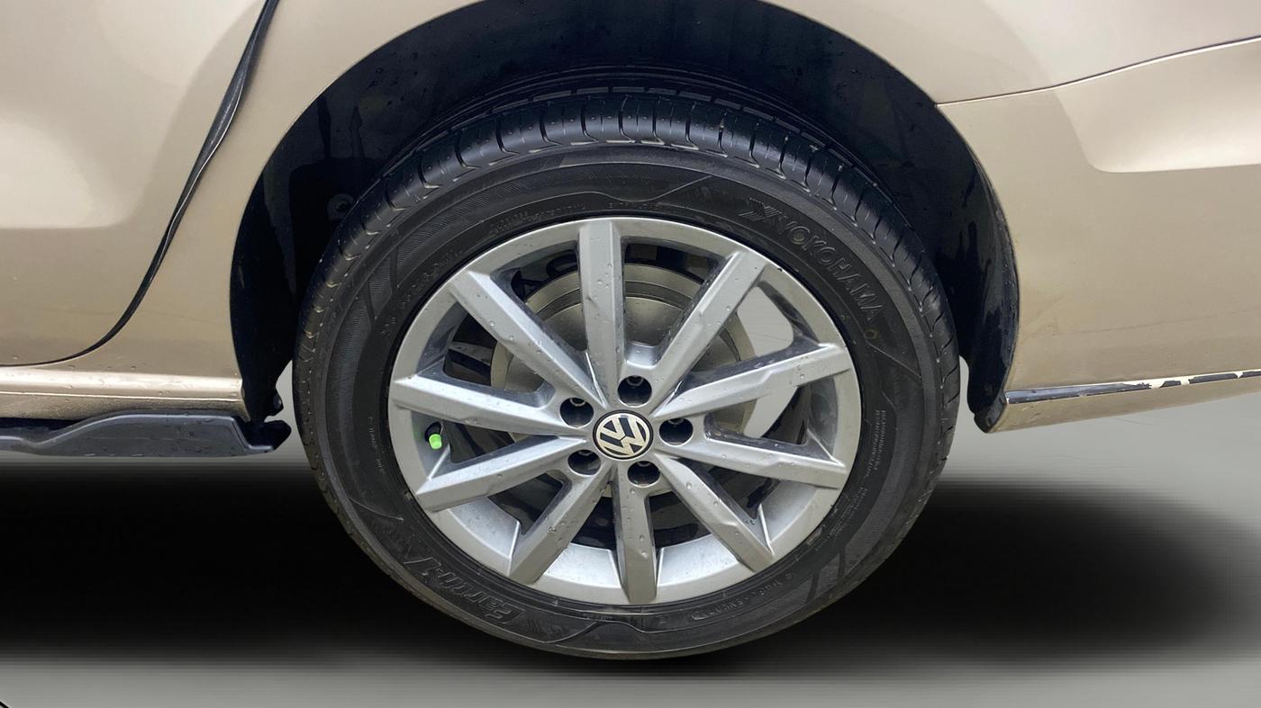 2016 Volkswagen Vento HIGHLINE PETROL AT, Petrol, Automatic, 59,101 km, Left Rear Wheel