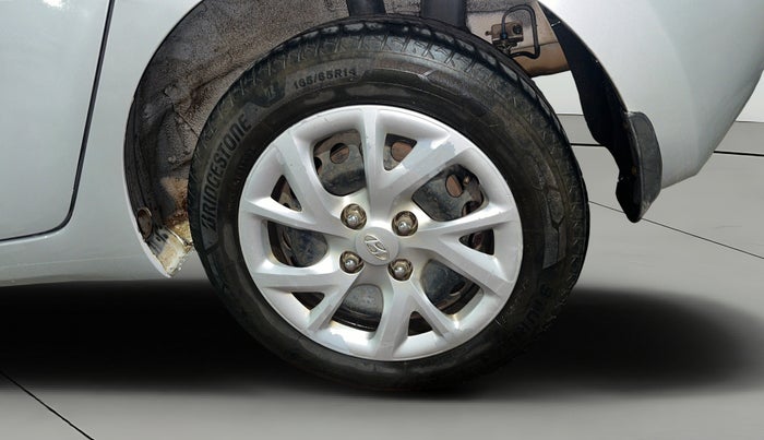 2017 Hyundai Grand i10 SPORTZ 1.2 KAPPA VTVT, Petrol, Manual, 1,00,173 km, Left Rear Wheel