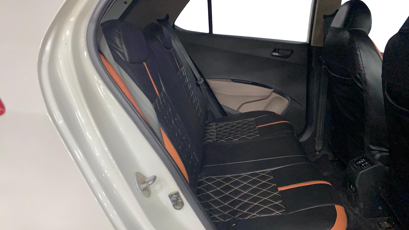 2015 Hyundai Grand i10 MAGNA 1.2 KAPPA VTVT, Petrol, Manual, 31,752 km, Right Side Rear Door Cabin