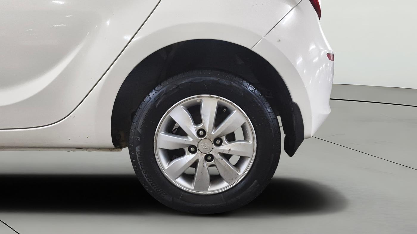 2013 Hyundai i20 SPORTZ 1.2, CNG, Manual, 90,988 km, Left Rear Wheel