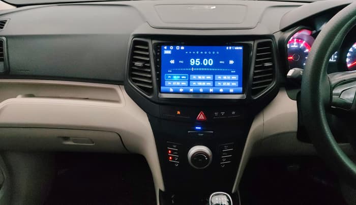 2022 Mahindra XUV300 W4 1.2 PETROL, Petrol, Manual, 1,07,747 km, Air Conditioner