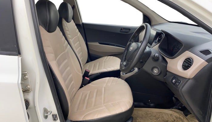 2015 Hyundai Xcent BASE 1.2, CNG, Manual, 1,28,390 km, Right Side Front Door Cabin