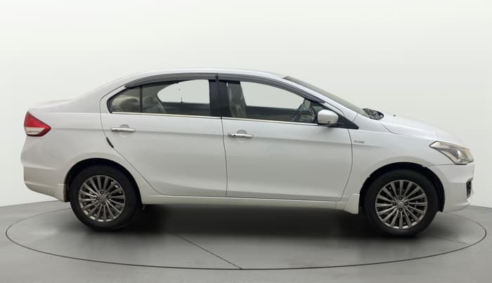 2017 Maruti Ciaz ALPHA DIESEL 1.3, Diesel, Manual, 1,47,557 km, Right Side View