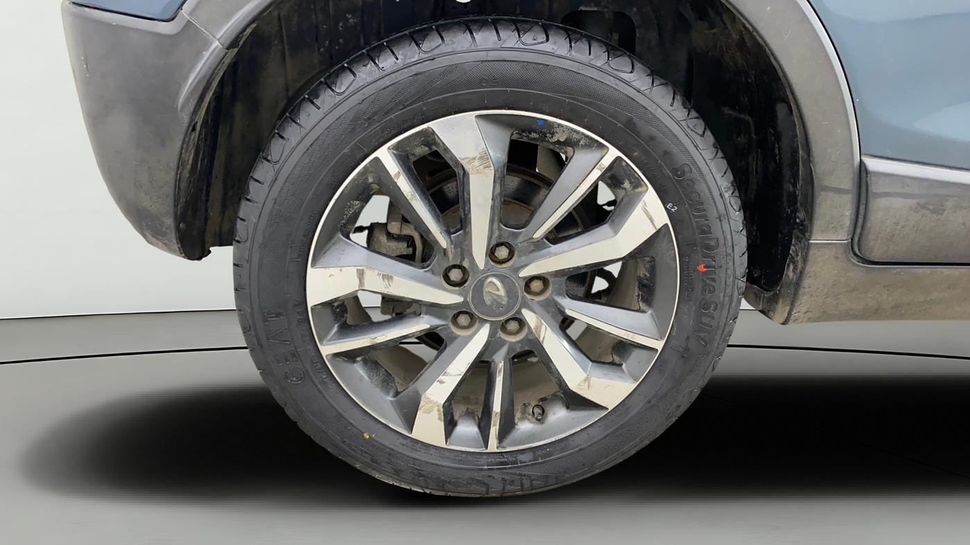 2019 Mahindra XUV300 W8 (O) 1.5 DIESEL, Diesel, Manual, 81,202 km, Right Rear Wheel