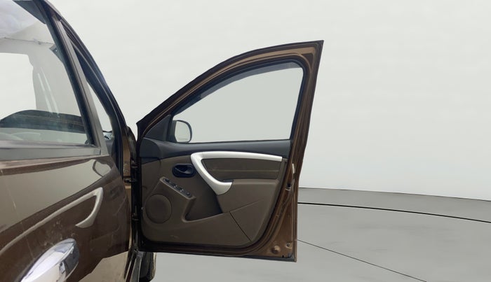 2016 Renault Duster RXL PETROL, Petrol, Manual, 88,147 km, RHS Front Door