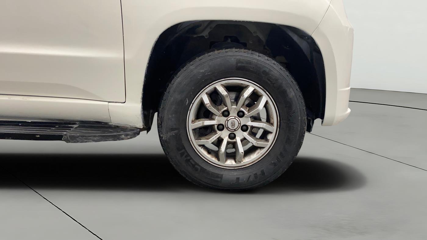 2017 Mahindra TUV300 T8, Diesel, Manual, 87,345 km, Right Front Wheel