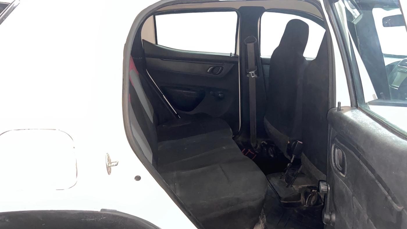 2017 Renault Kwid RXT 0.8, Petrol, Manual, 63,964 km, Right Side Rear Door Cabin