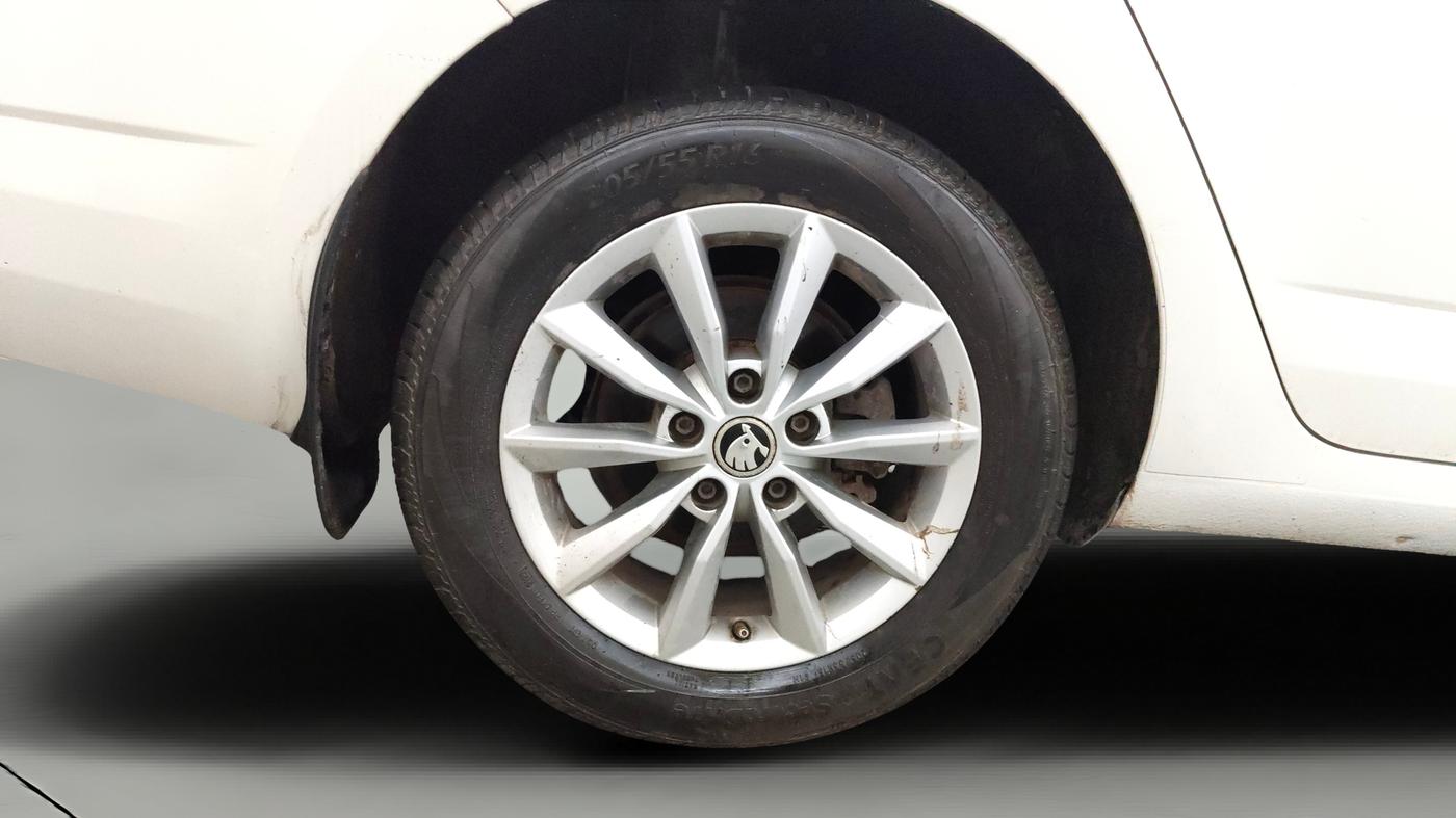 2015 Skoda Octavia ELEGANCE 1.8 TSI AT, Petrol, Automatic, 78,899 km, Right Rear Wheel