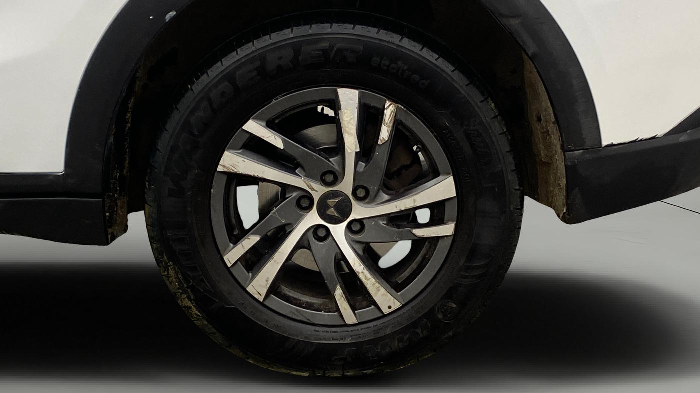 2024 Mahindra XUV700 AX 5 D AT 5 STR, Diesel, Automatic, 28,225 km, Left Rear Wheel