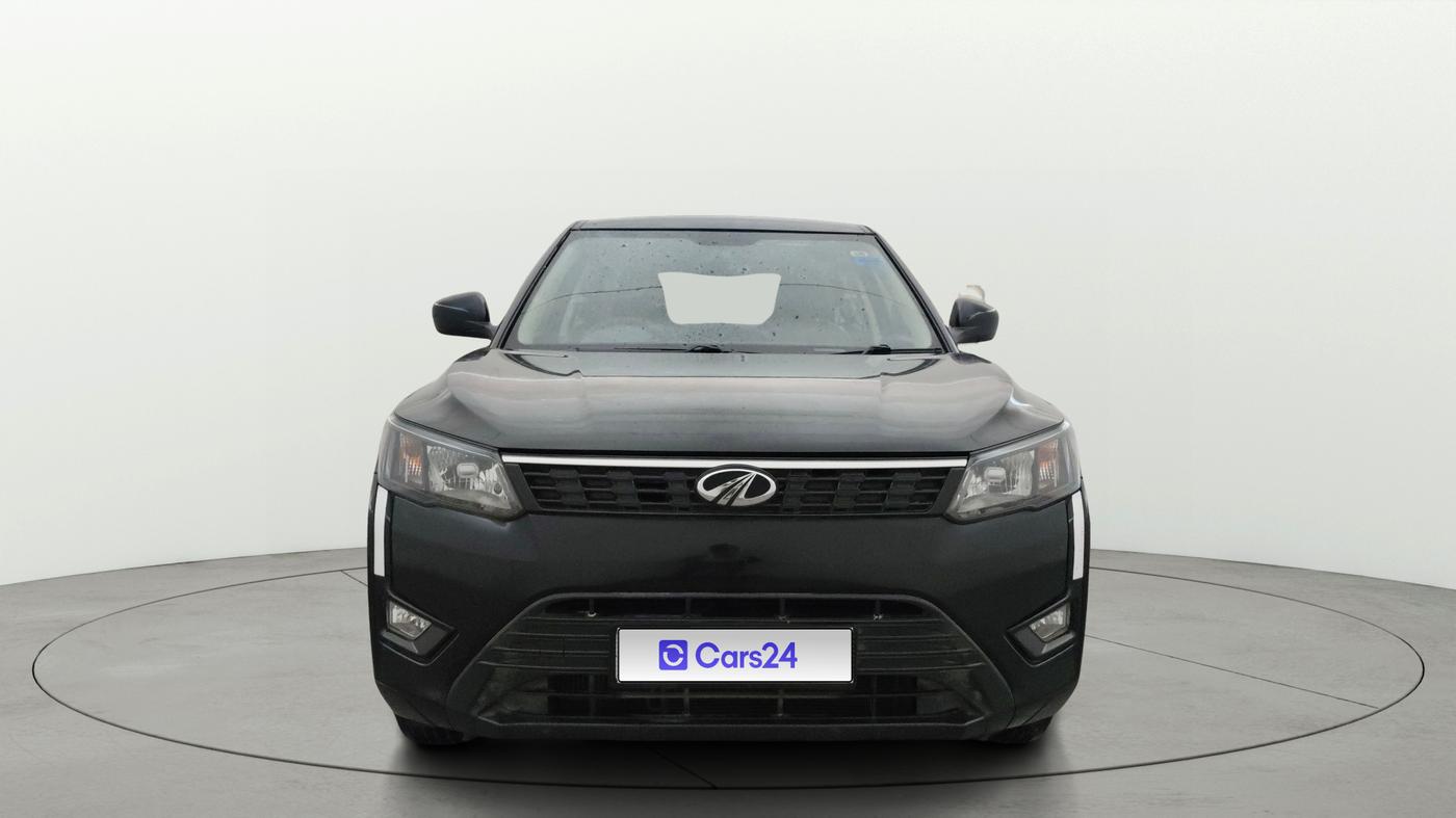 2022 Mahindra XUV300 W4 1.2 PETROL, Petrol, Manual, 1,07,747 km, Front