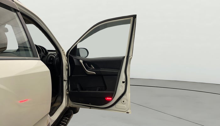 2020 Mahindra XUV500 W9, Diesel, Manual, 40,716 km, RHS Front Door