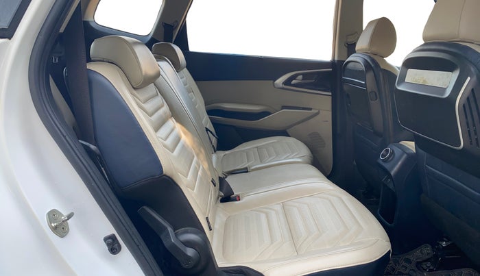 2022 KIA CARENS LUXURY PLUS 1.4 PETROL 7 STR, Petrol, Manual, 25,165 km, Right Side Rear Door Cabin