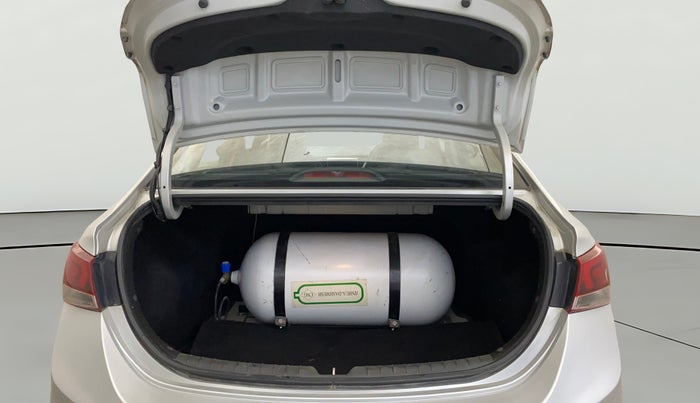 2017 Hyundai Verna 1.6 VTVT SX O, CNG, Manual, 63,998 km, Boot Open Zoomed View