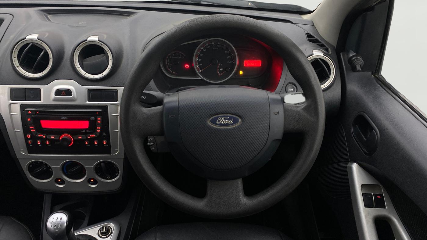 2013 Ford Figo ZXI 1.2 PETROL, Petrol, Manual, 90,974 km, Steering Wheel Close Up