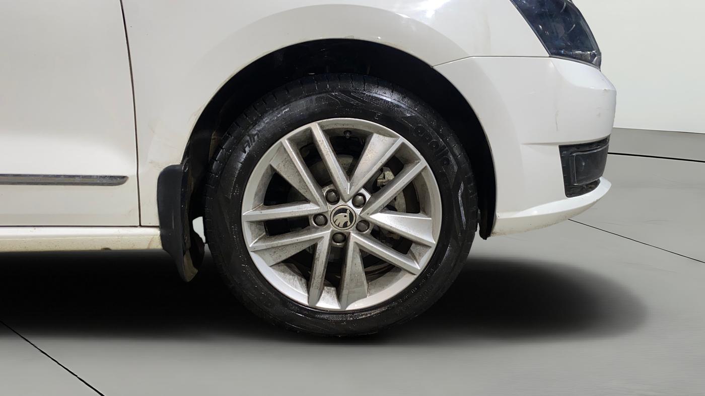 2019 Skoda Rapid STYLE 1.6 MPI AT, Petrol, Automatic, 10,242 km, Right Front Wheel