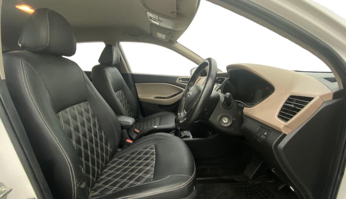 2017 Hyundai Elite i20 SPORTZ 1.2, Petrol, Manual, 77,884 km, Right Side Front Door Cabin