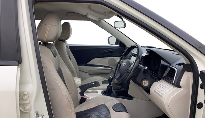 2020 Mahindra XUV300 W6 1.2 PETROL, Petrol, Manual, 99,728 km, Right Side Front Door Cabin