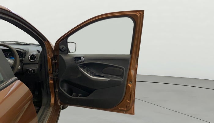 2018 Ford FREESTYLE TREND PLUS 1.2 PETROL, Petrol, Manual, 69,727 km, RHS Front Door