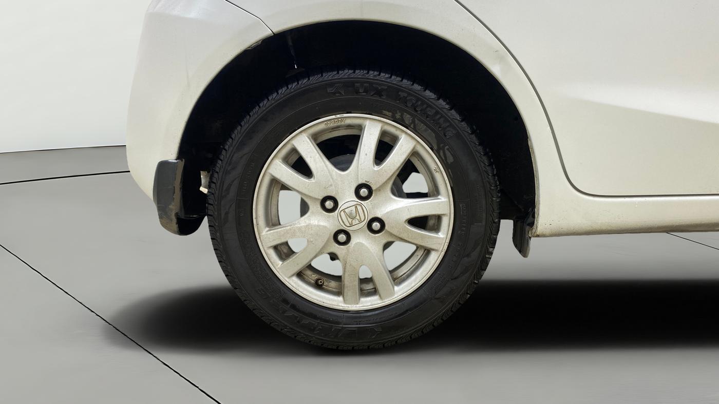 2015 Honda Brio VX AT, Petrol, Automatic, 56,639 km, Right Rear Wheel