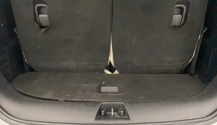 2022 Mahindra XUV700 AX 3 D MT 7 STR, Diesel, Manual, 1,31,555 km, Boot Open Zoomed View