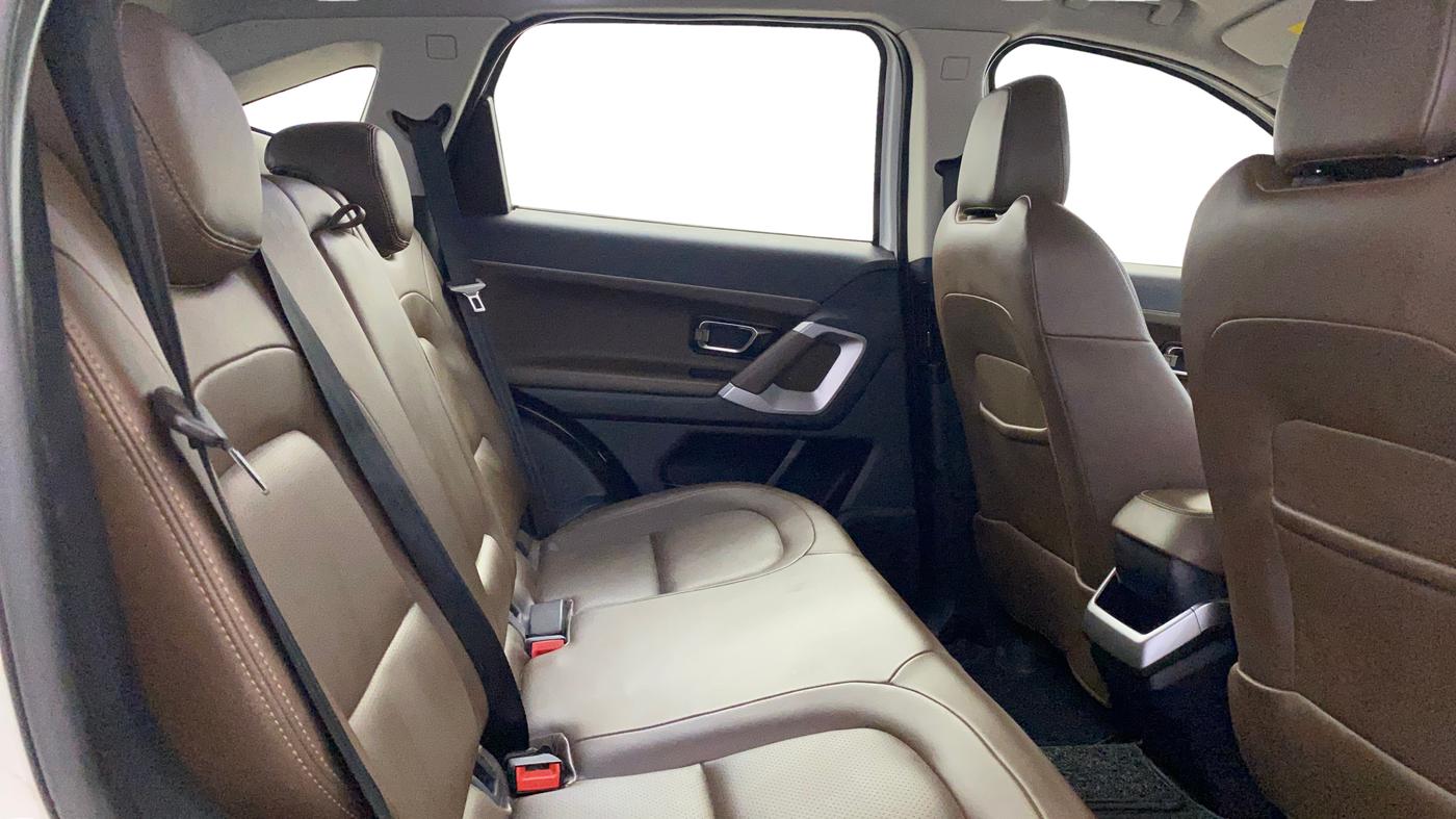 2020 Tata Harrier XZ PLUS 2.0L DUAL TONE, Diesel, Manual, 1,32,979 km, Right Side Rear Door Cabin