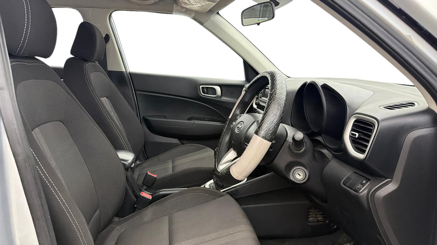 2020 Hyundai VENUE S 1.2, Petrol, Manual, 31,650 km, Right Side Front Door Cabin