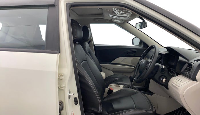2023 Mahindra XUV300 W6 1.2 PETROL AMT, Petrol, Automatic, 33,518 km, Right Side Front Door Cabin