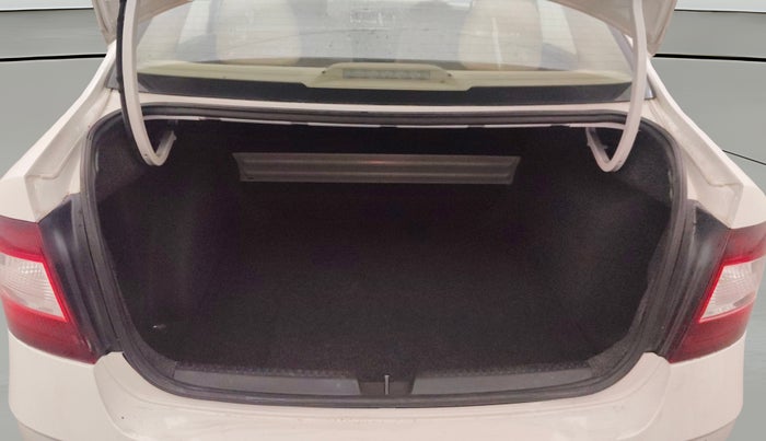 2017 Skoda Rapid AMBITION 1.6 MPI MT, Petrol, Manual, 43,118 km, Boot Open Zoomed View