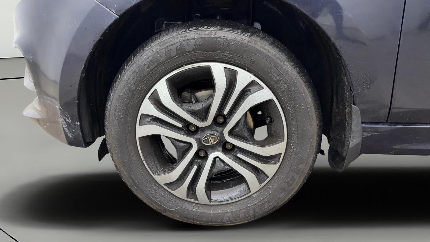 2023 Tata Tiago XZ PLUS CNG, CNG, Manual, 40,685 km, Left Front Wheel