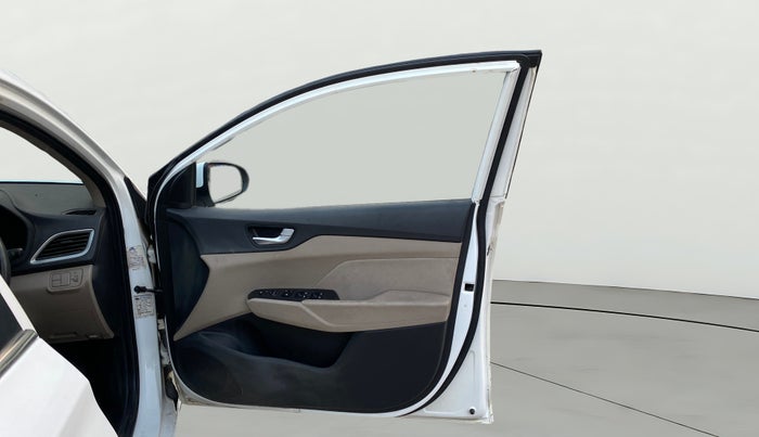 2018 Hyundai Verna 1.6 VTVT SX, Petrol, Manual, 87,828 km, RHS Front Door