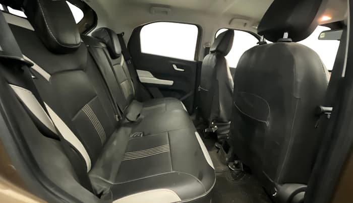 2022 Tata PUNCH CREATIVE  1.2 RTN DUAL TONE, Petrol, Manual, 65,672 km, Right Side Rear Door Cabin