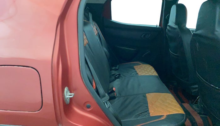 2017 Renault Kwid RXT 0.8, Petrol, Manual, 33,767 km, Right Side Rear Door Cabin