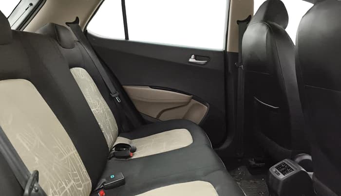 2015 Hyundai Grand i10 SPORTZ 1.2 KAPPA VTVT, Petrol, Manual, 23,209 km, Right Side Rear Door Cabin