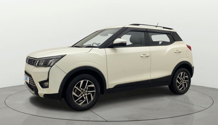2022 Mahindra XUV300 W8 (O) 1.2 PETROL AMT, Petrol, Automatic, 30,355 km, Left Front Diagonal