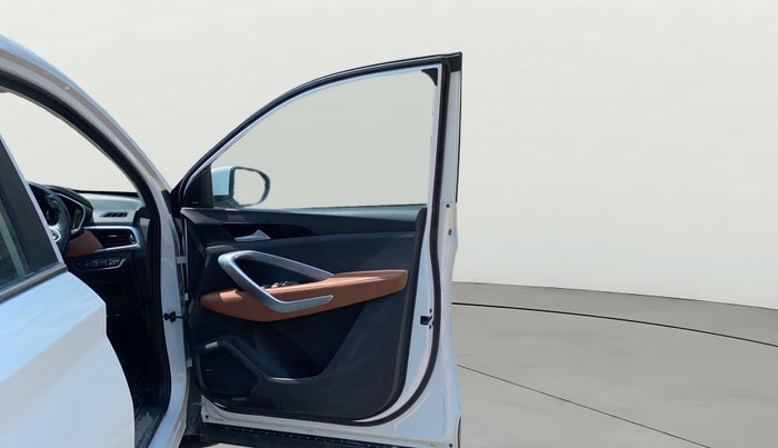 2021 MG HECTOR PLUS SHARP 2.0 DIESEL TURBO MT 6-STR, Diesel, Manual, 1,30,986 km, RHS Front Door