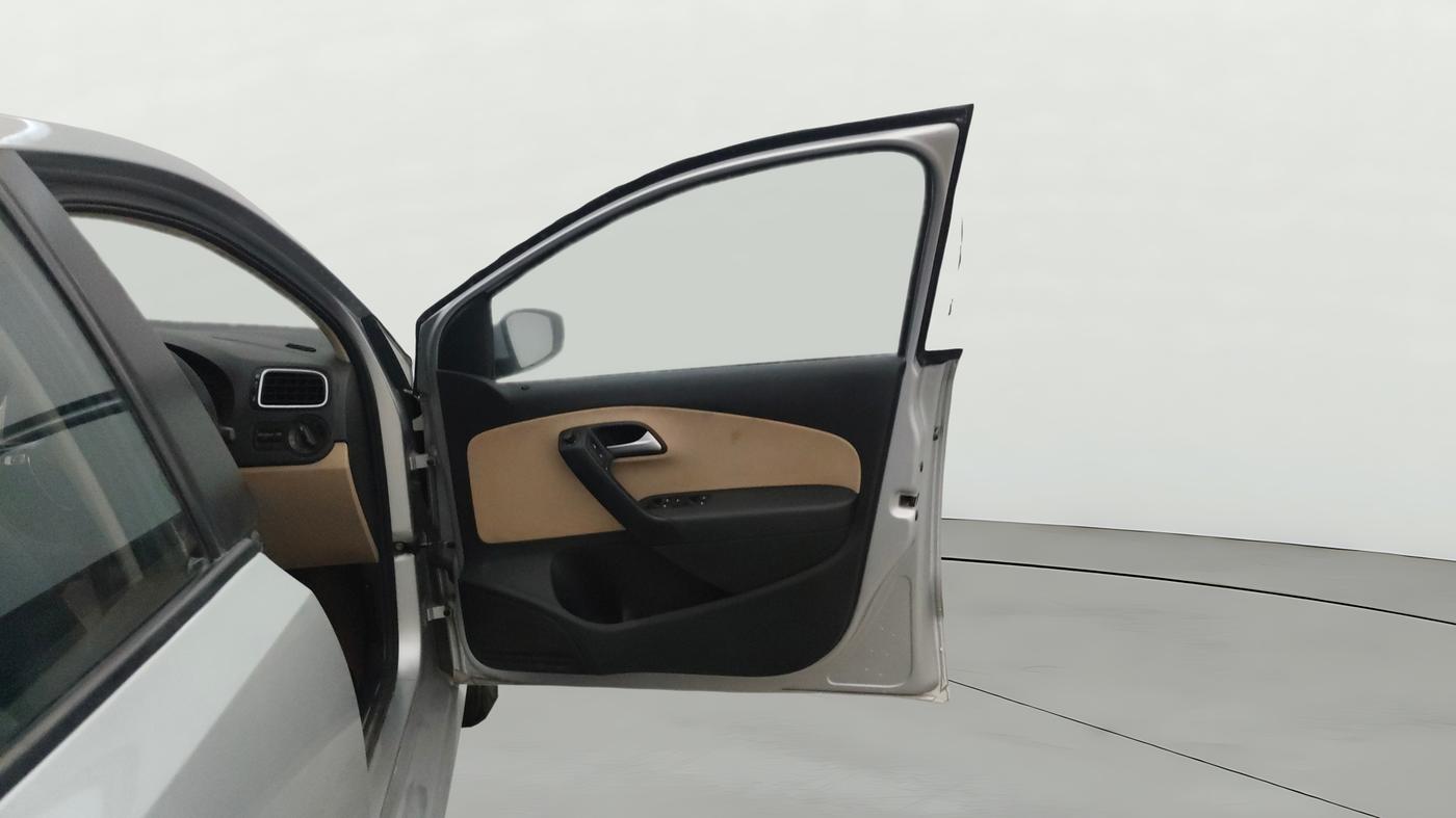 2018 Volkswagen Ameo HIGHLINE PLUS 1.5L AT 16 ALLOY, Diesel, Automatic, 1,08,246 km, RHS Front Door