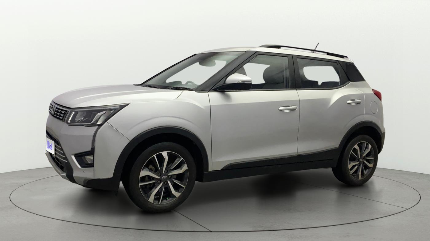 2020 Mahindra XUV300 W8 (O) 1.2 PETROL, Petrol, Manual, 91,363 km, Left Front Diagonal