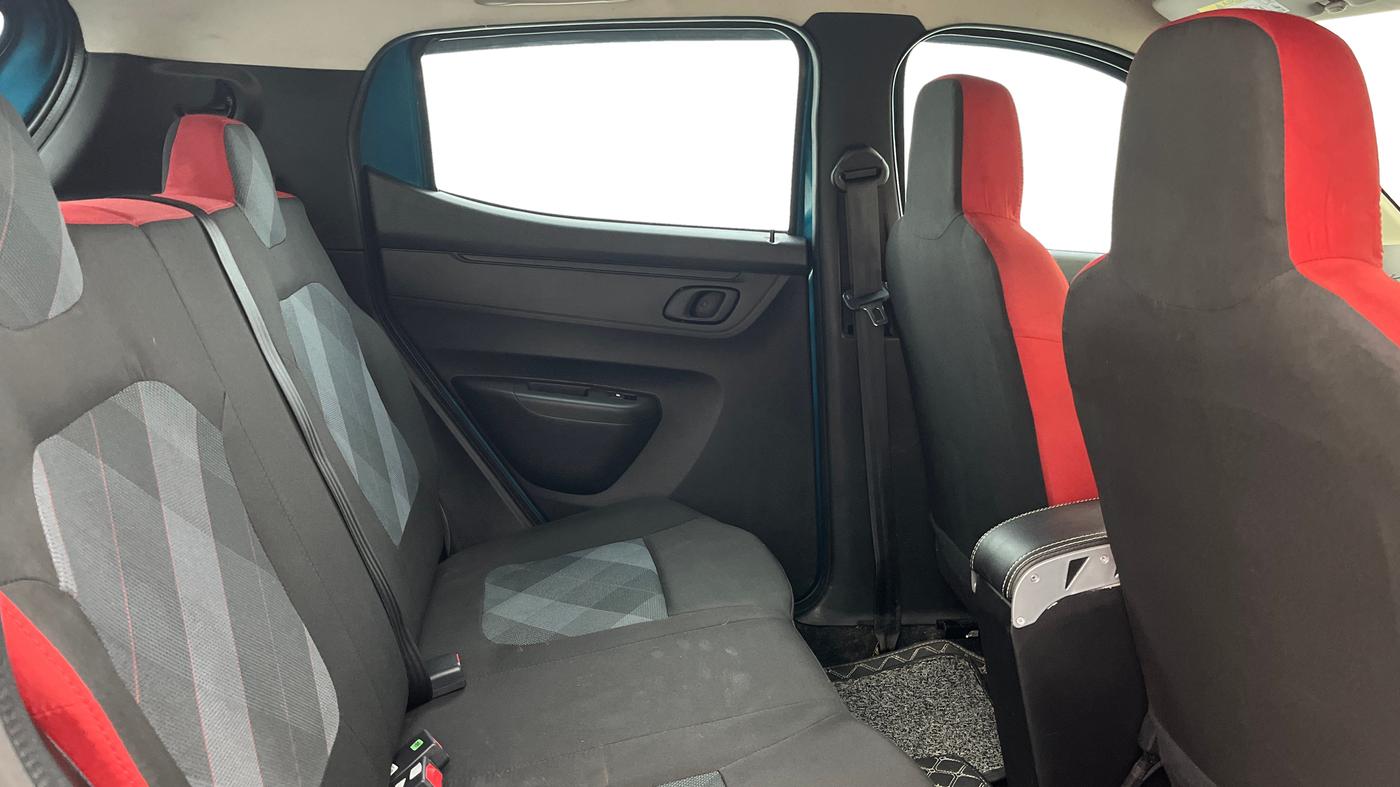 2022 Renault Kwid RXT 1.0 AMT, Petrol, Automatic, 27,722 km, Right Side Rear Door Cabin