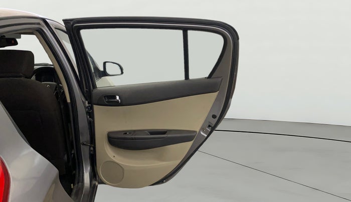 2012 Hyundai i20 SPORTZ 1.2, CNG, Manual, 1,20,834 km, RHS Rear Door