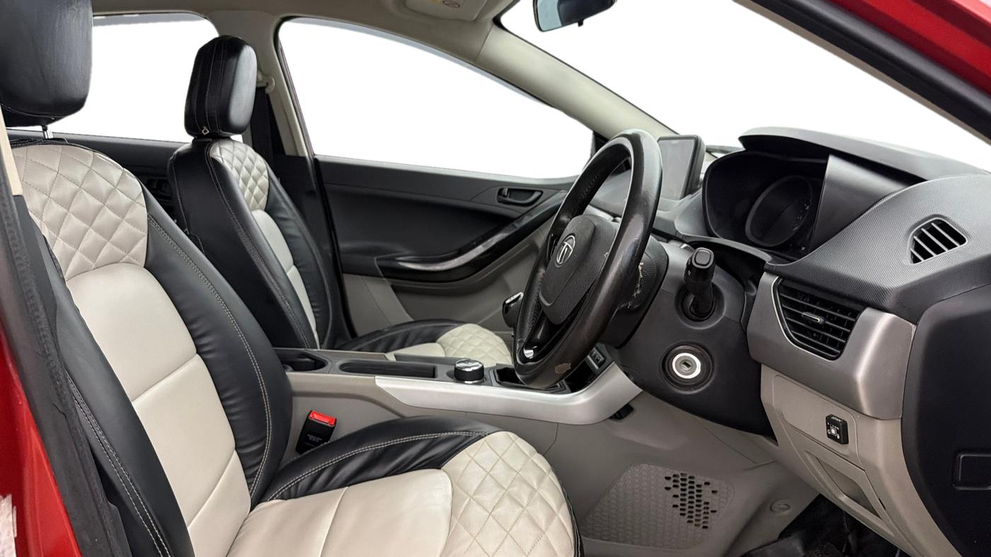 2018 Tata NEXON XM PETROL, CNG, Manual, 1,04,939 km, Right Side Front Door Cabin