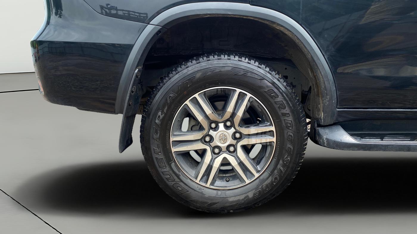 2023 Toyota Fortuner 4X2 AT 2.8 DIESEL, Diesel, Automatic, 36,861 km, Right Rear Wheel
