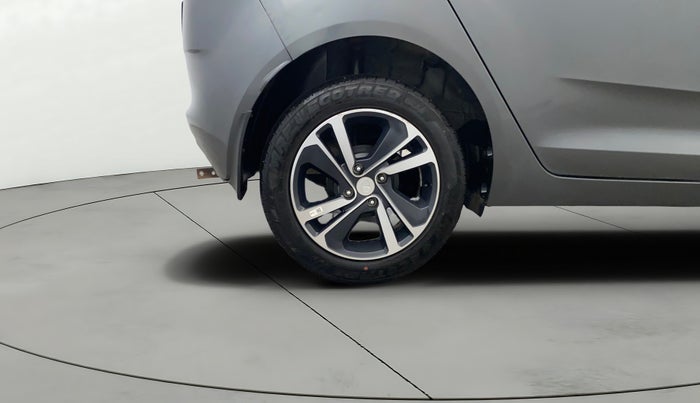 2023 Tata ALTROZ XZ + SUNROOF, Petrol, Manual, 8,013 km, Right Rear Wheel