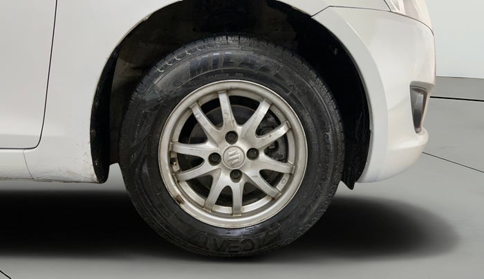 2014 Maruti Swift VXI, Petrol, Manual, 90,243 km, Right Front Wheel