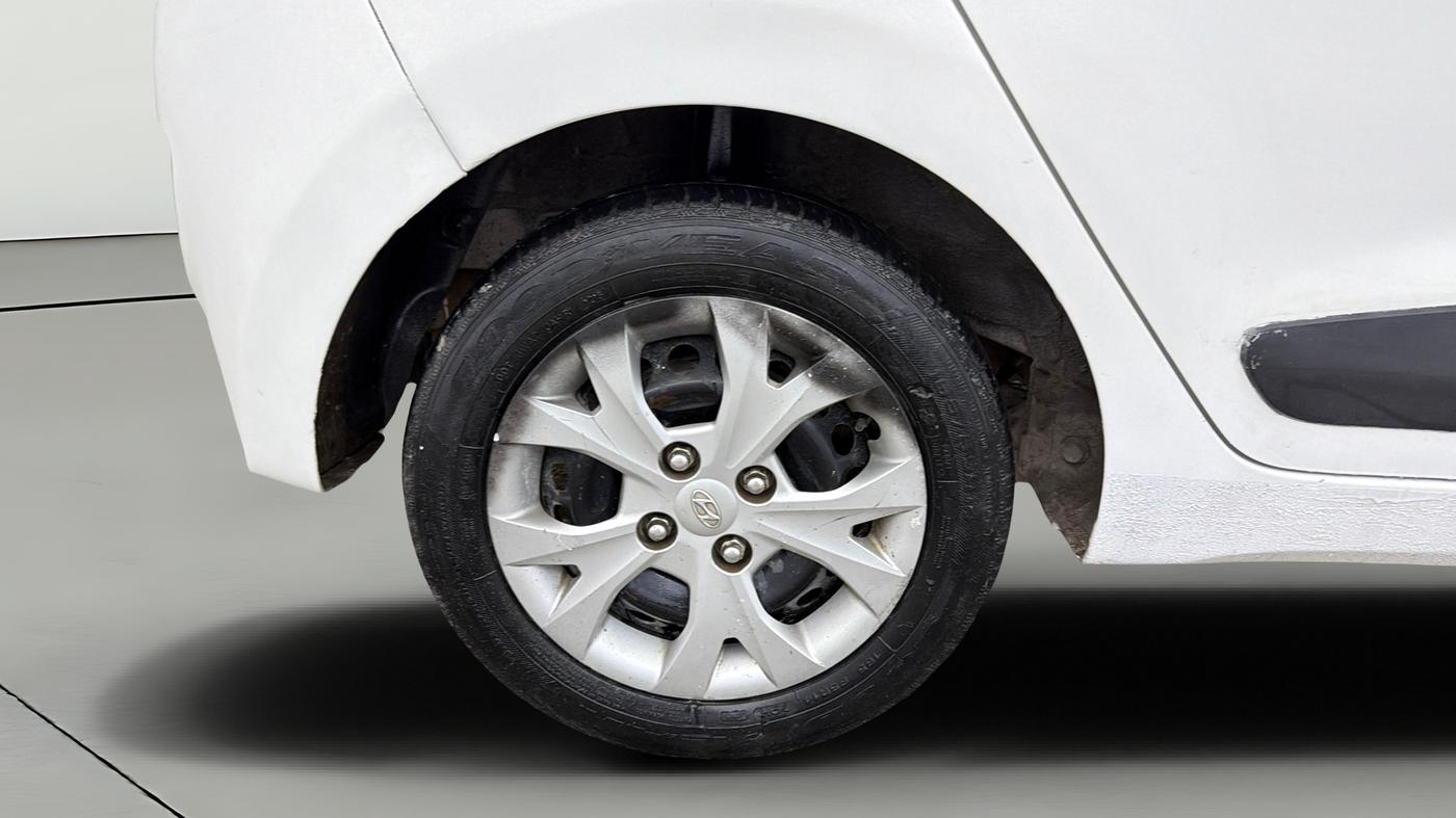 2015 Hyundai Grand i10 SPORTZ 1.2 KAPPA VTVT, CNG, Manual, 61,884 km, Right Rear Wheel