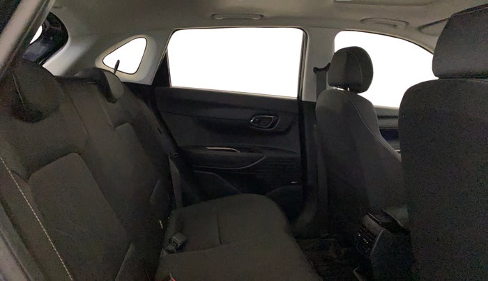 2022 Hyundai NEW I20 ASTA 1.2 MT, Petrol, Manual, 37,171 km, Right Side Rear Door Cabin