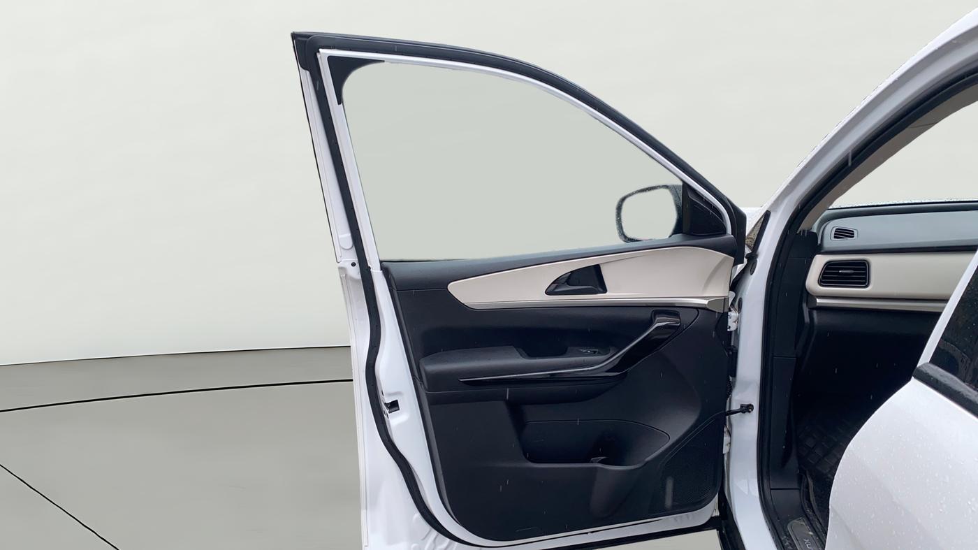 2022 Mahindra XUV700 AX 5 D AT 5 STR, Diesel, Automatic, 31,102 km, LHS Front Door