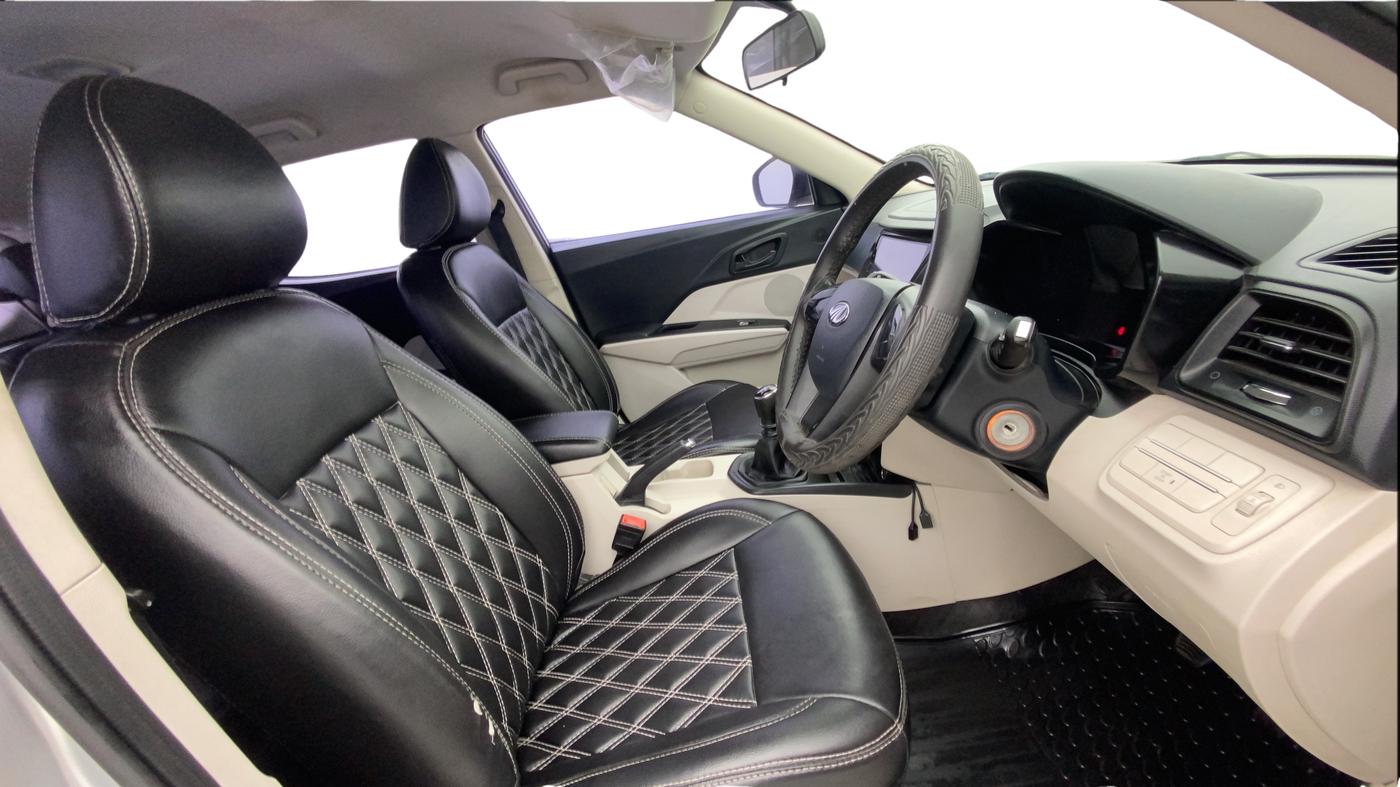 2021 Mahindra XUV300 W4 1.2 PETROL, Petrol, Manual, 45,494 km, Right Side Front Door Cabin