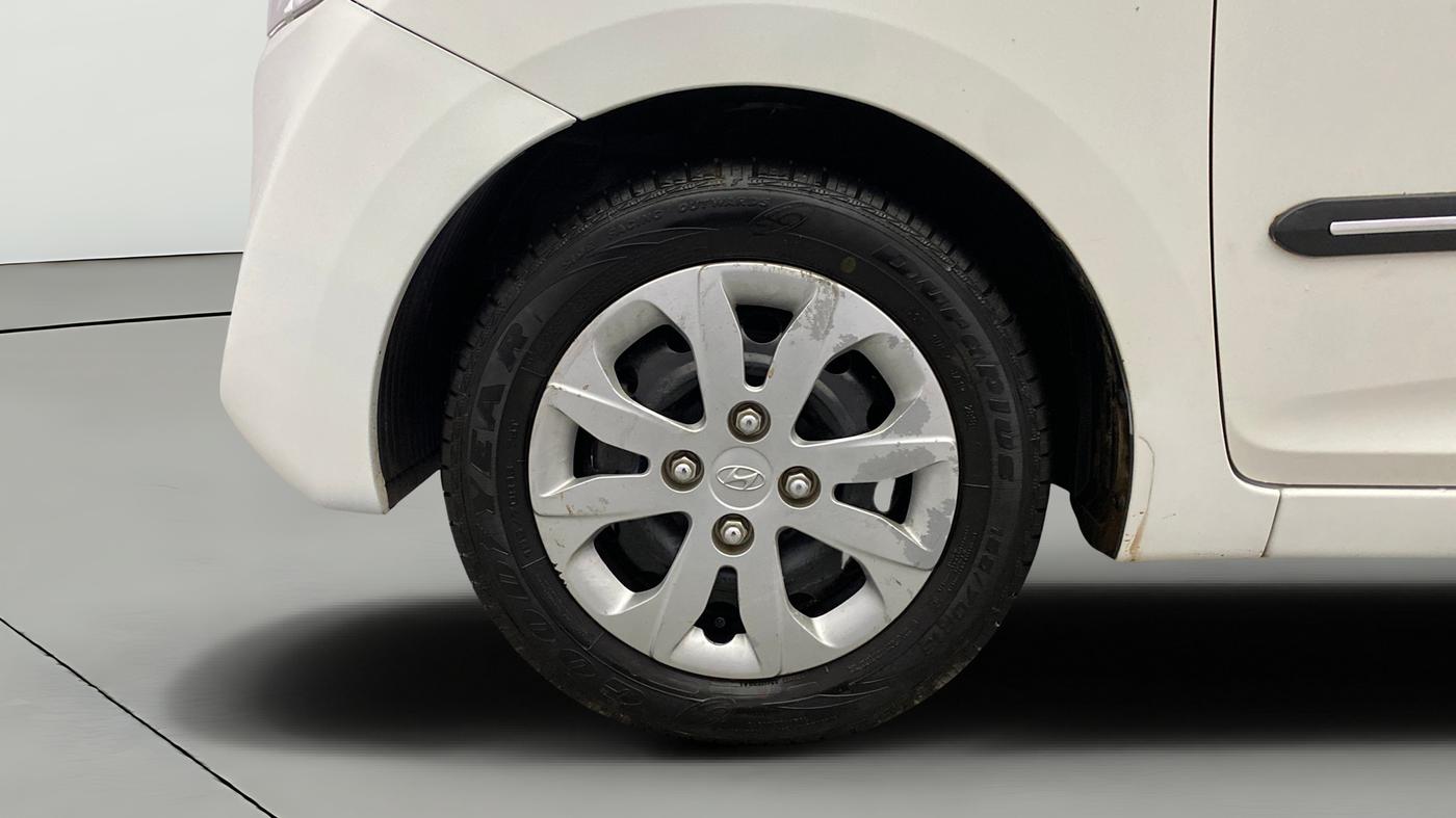 2018 Hyundai Eon SPORTZ, Petrol, Manual, 22,380 km, Left Front Wheel