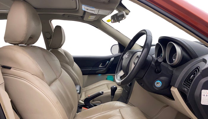 2016 Mahindra XUV500 W10 AWD AT, Diesel, Automatic, 73,395 km, Right Side Front Door Cabin